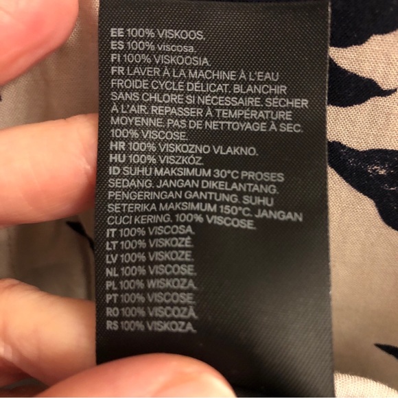 H & M botanical button down. SZ - M - Picture 7 of 10